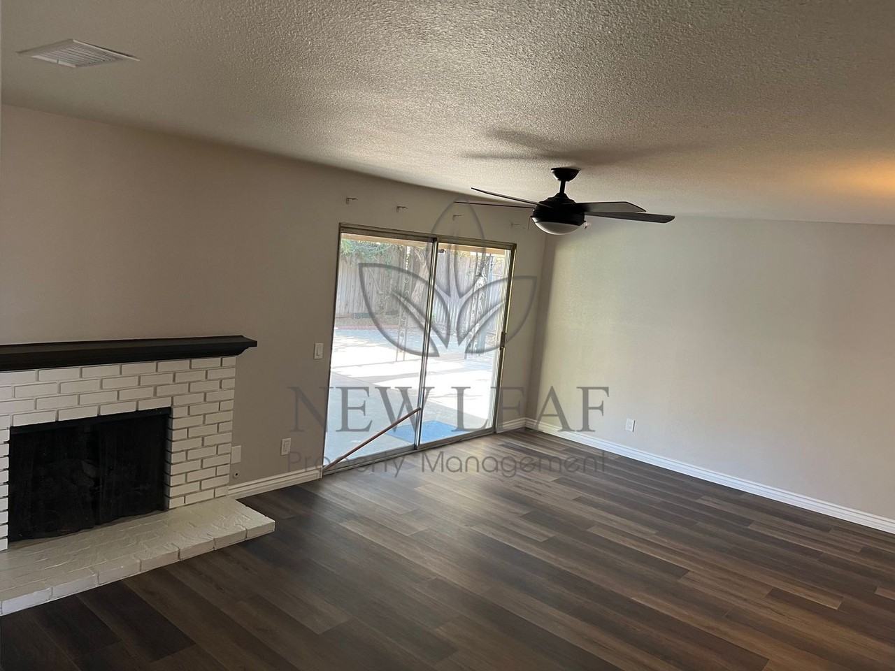 22641 De Soto St - Photo 4 of 39