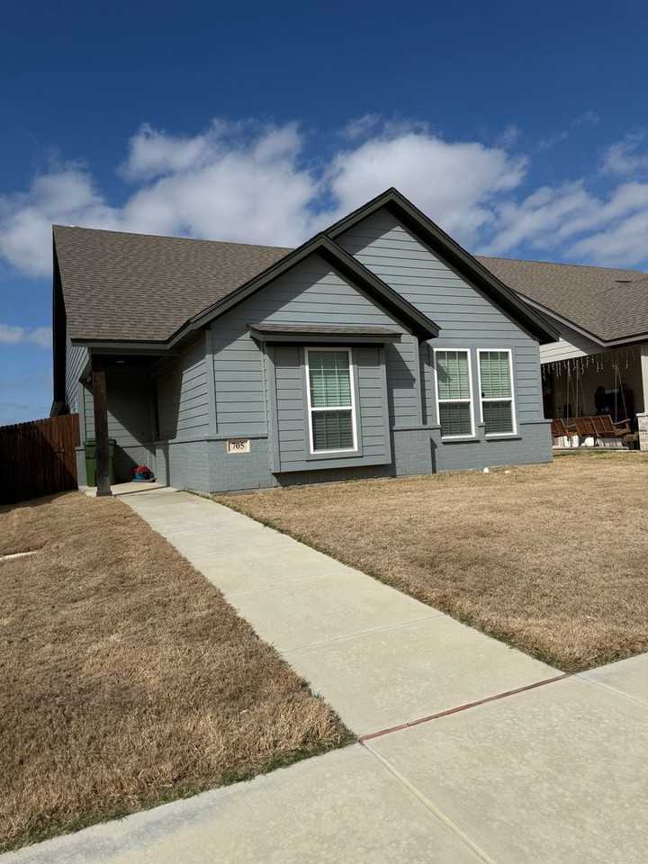 705 The Cottages Dr - Photo 2 of 18