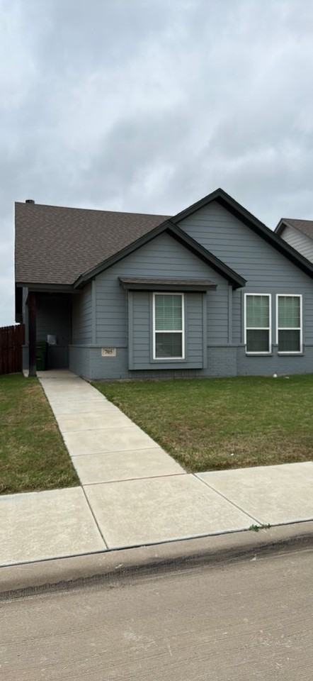 705 The Cottages Dr - Photo 3 of 18