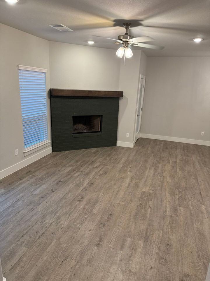 705 The Cottages Dr - Photo 5 of 18