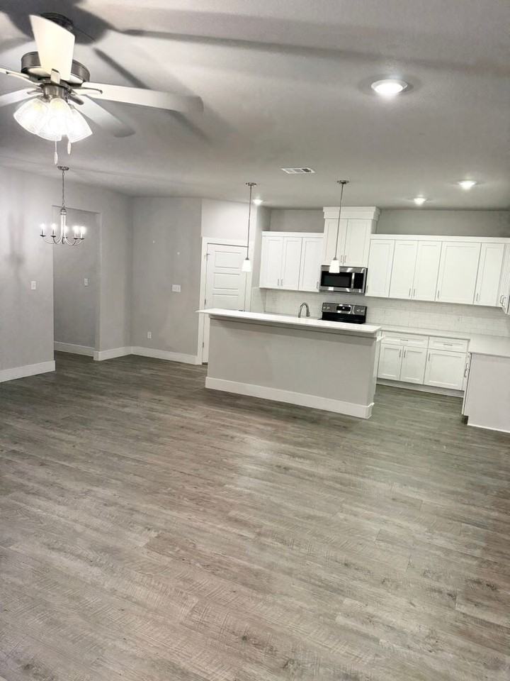 705 The Cottages Dr - Photo 7 of 18