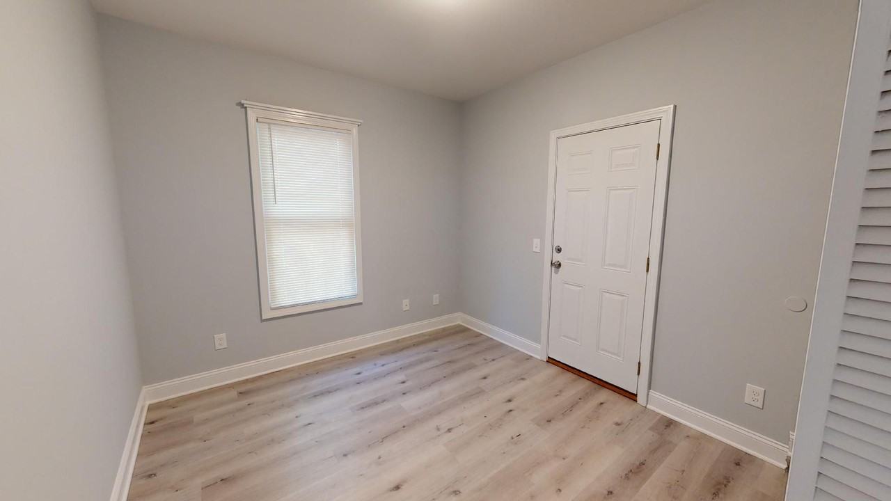 SB Howe Ave Apartment - Photo 4 of 28