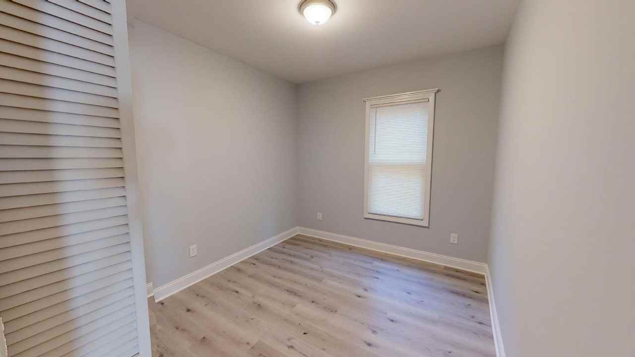 SB Howe Ave Apartment - Photo 7 of 28