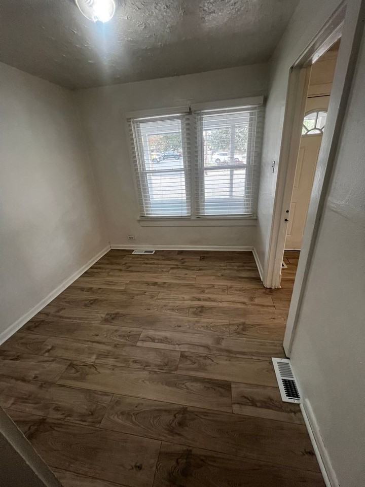 1524 E Clark St - Photo 2 of 9