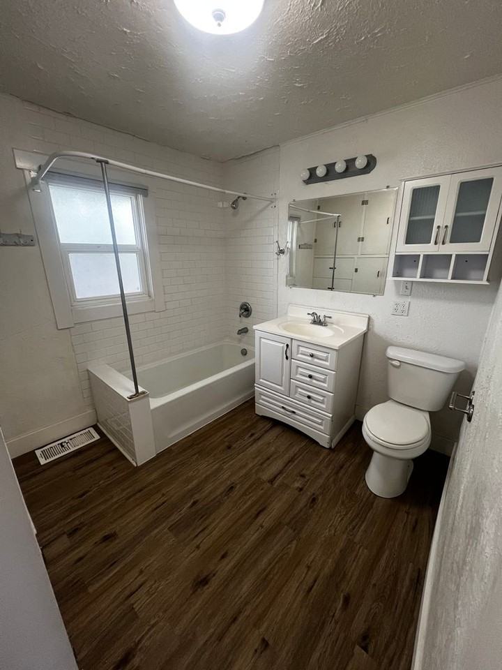 1524 E Clark St - Photo 3 of 9