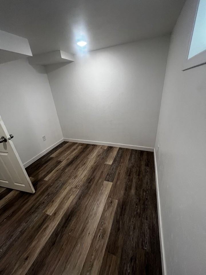 1524 E Clark St - Photo 7 of 9