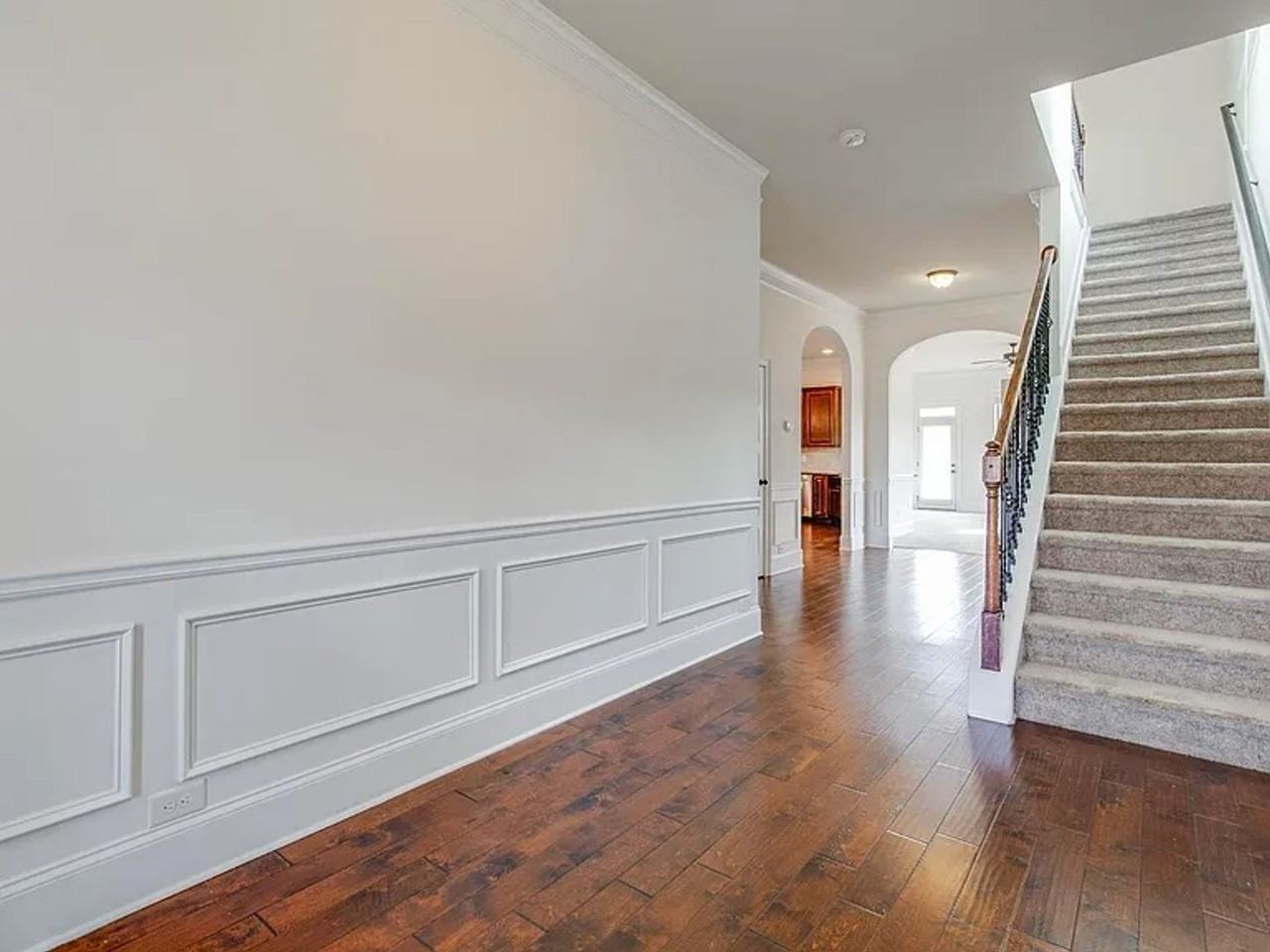 12 Hillfoots Ct - Photo 2 of 33