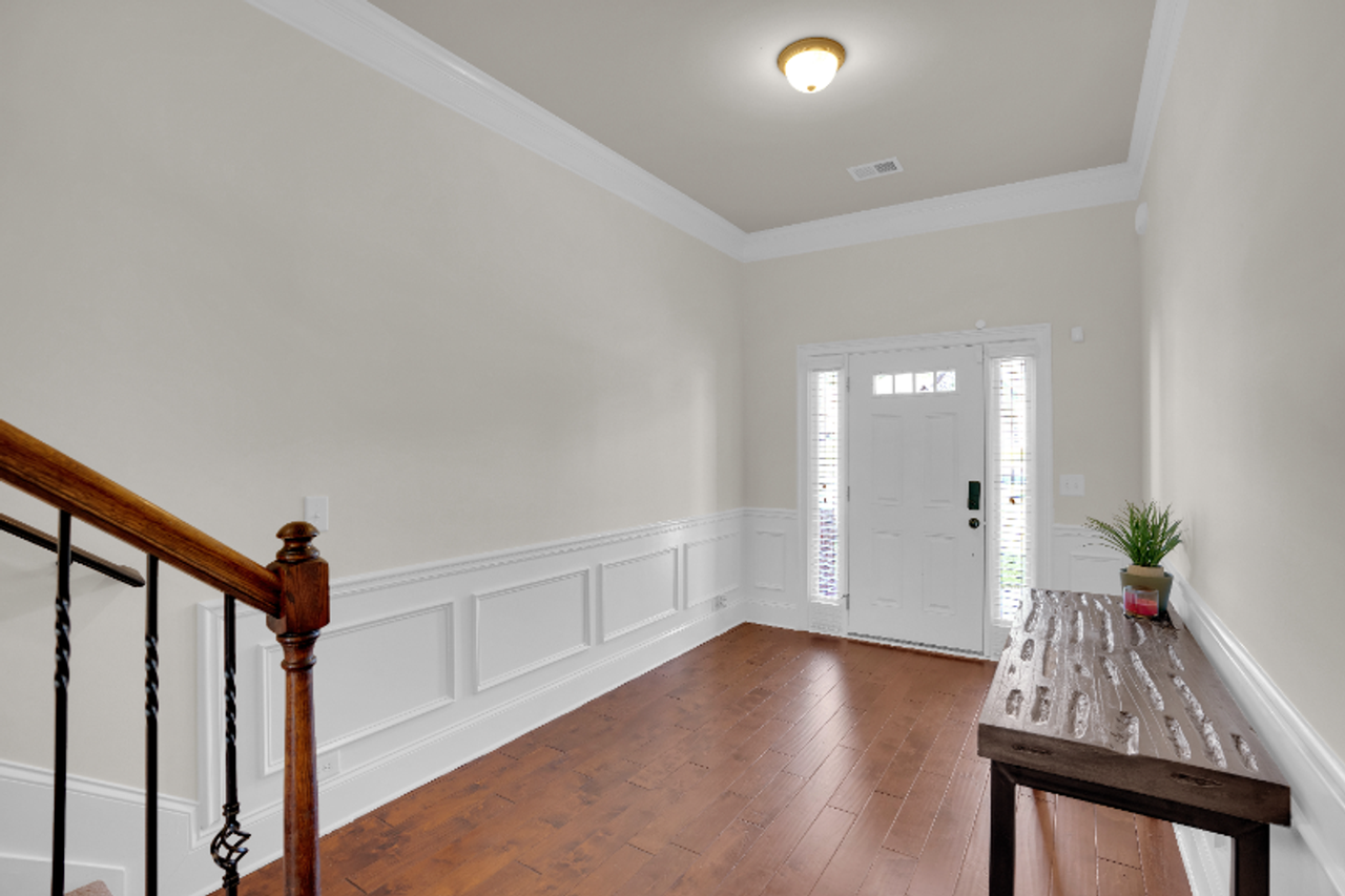 12 Hillfoots Ct - Photo 3 of 33