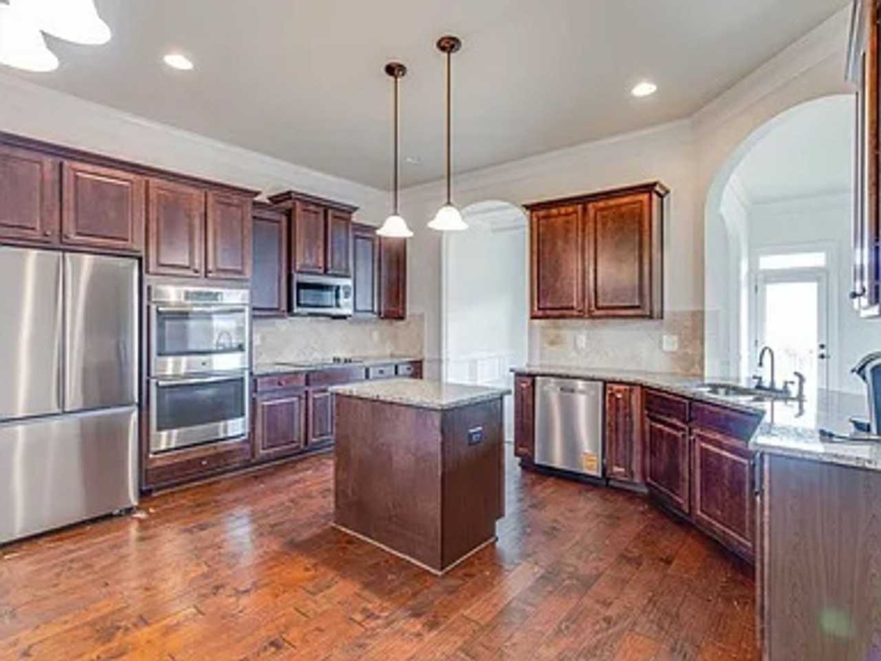 12 Hillfoots Ct - Photo 4 of 33