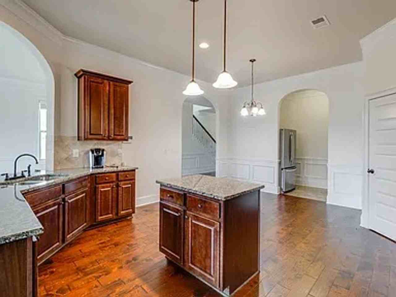 12 Hillfoots Ct - Photo 5 of 33