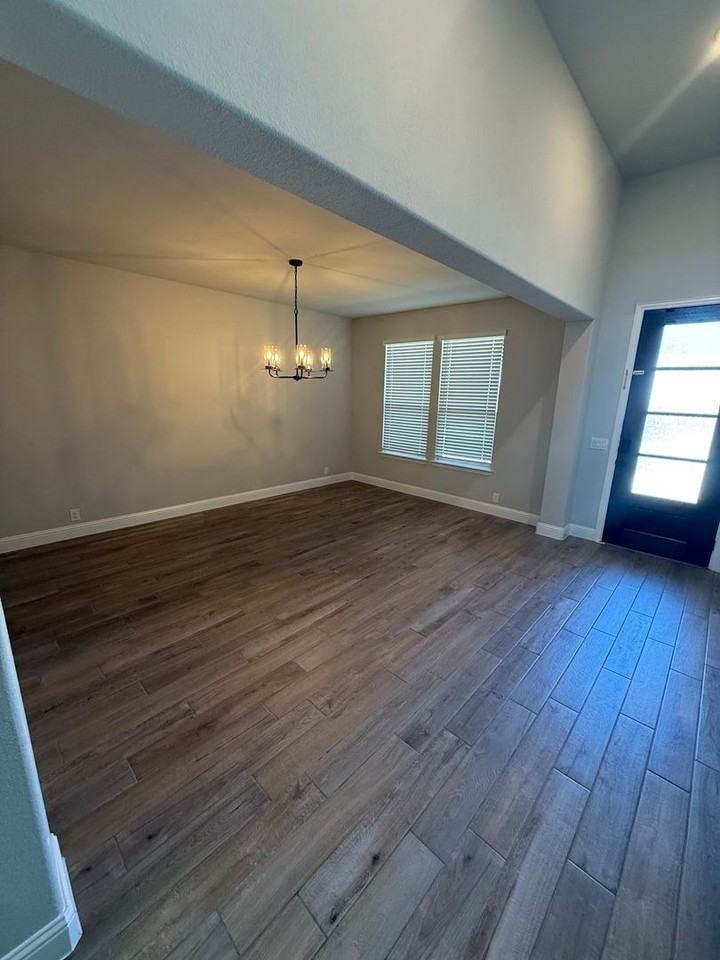 3912 Lone Rock Ln - Photo 6 of 34