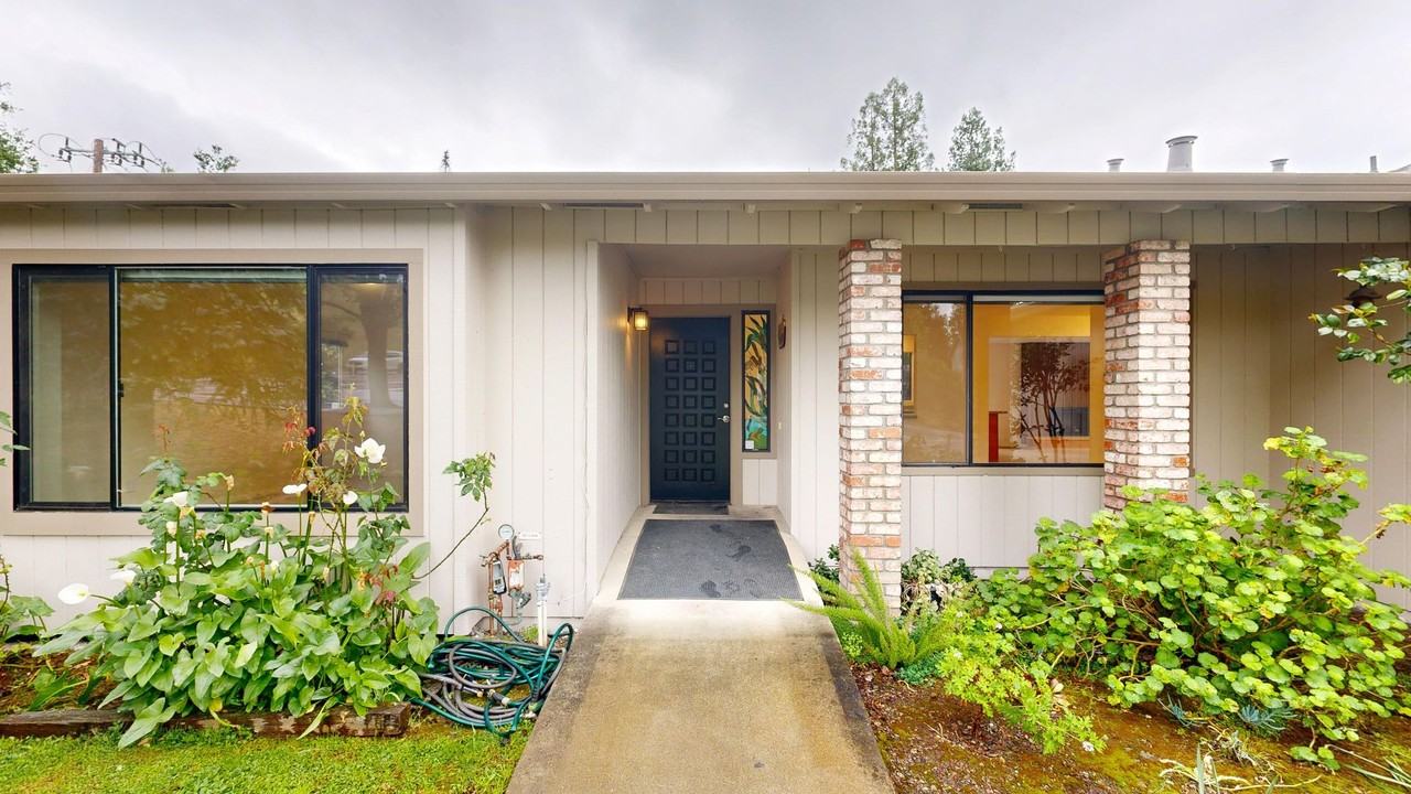 5302 Badger Rd - Photo 4 of 50