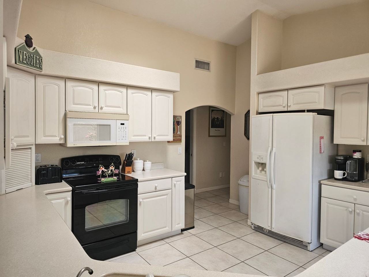 705 Armour Dr - Photo 4 of 17