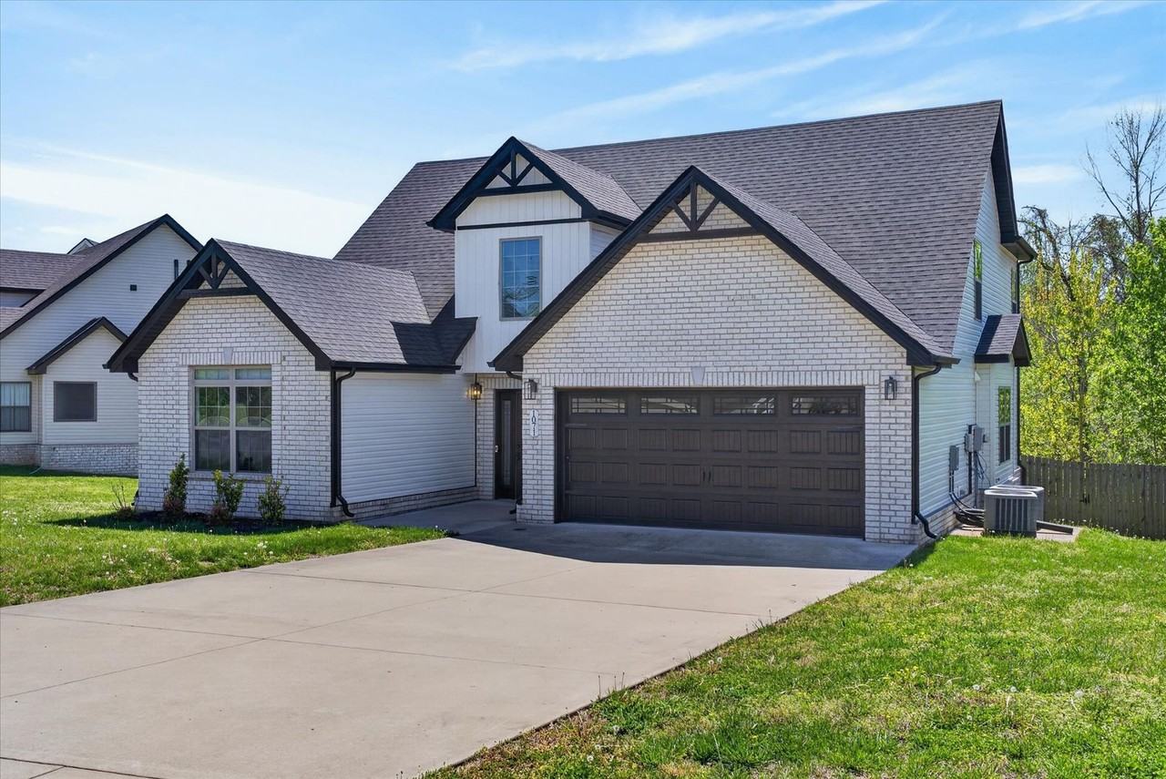 1071 Barnhill Rd - Photo 2 of 36