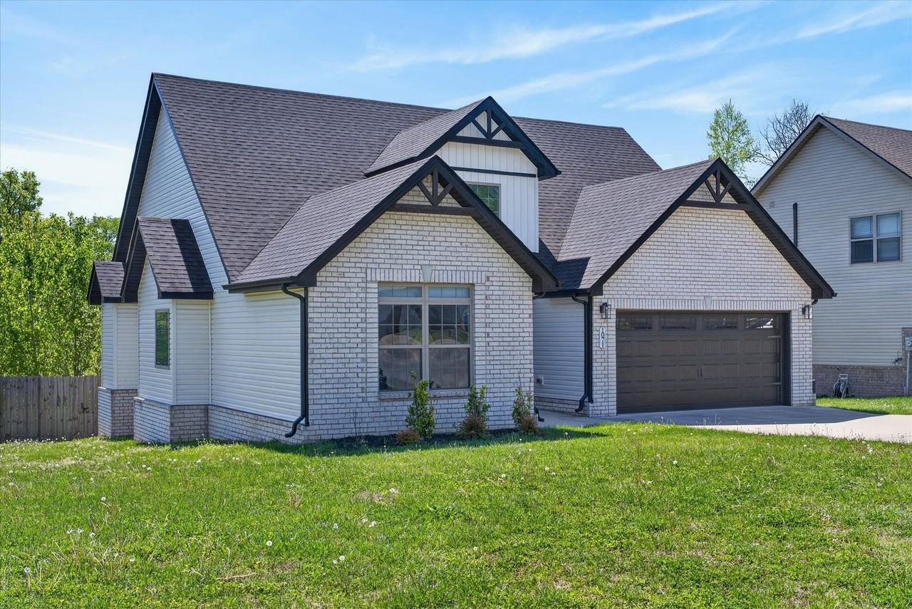 1071 Barnhill Rd - Photo 3 of 36