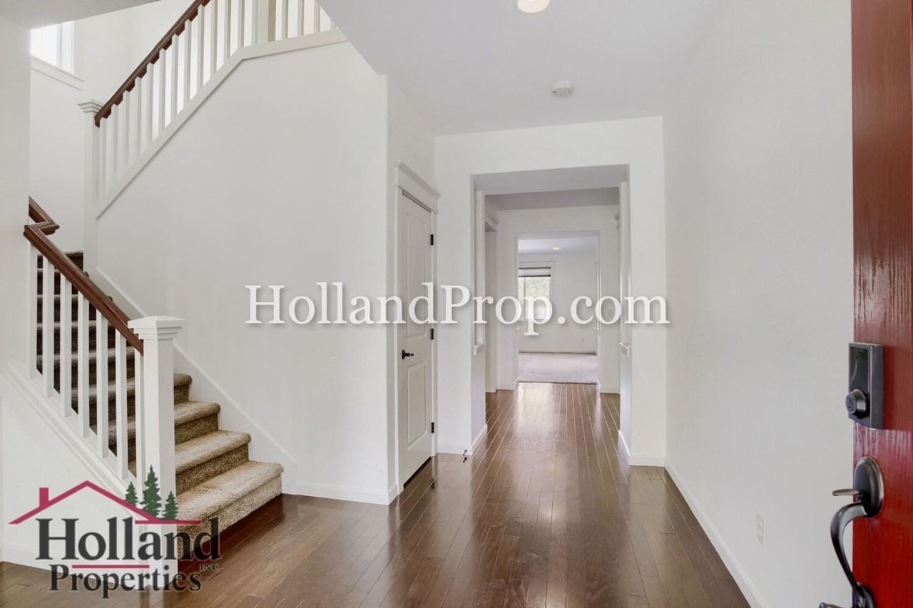 14101 Nw Gargany St - Photo 4 of 34