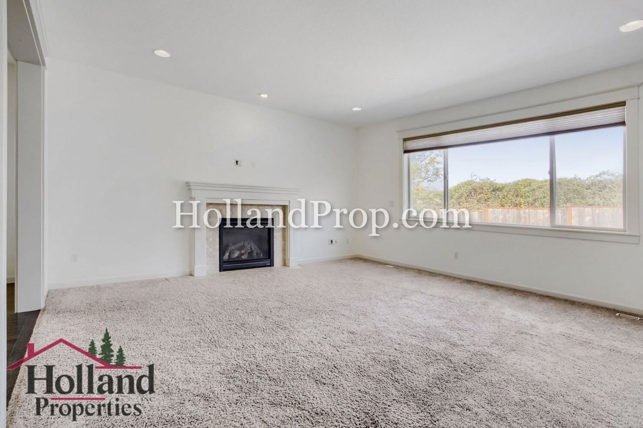 14101 Nw Gargany St - Photo 7 of 34