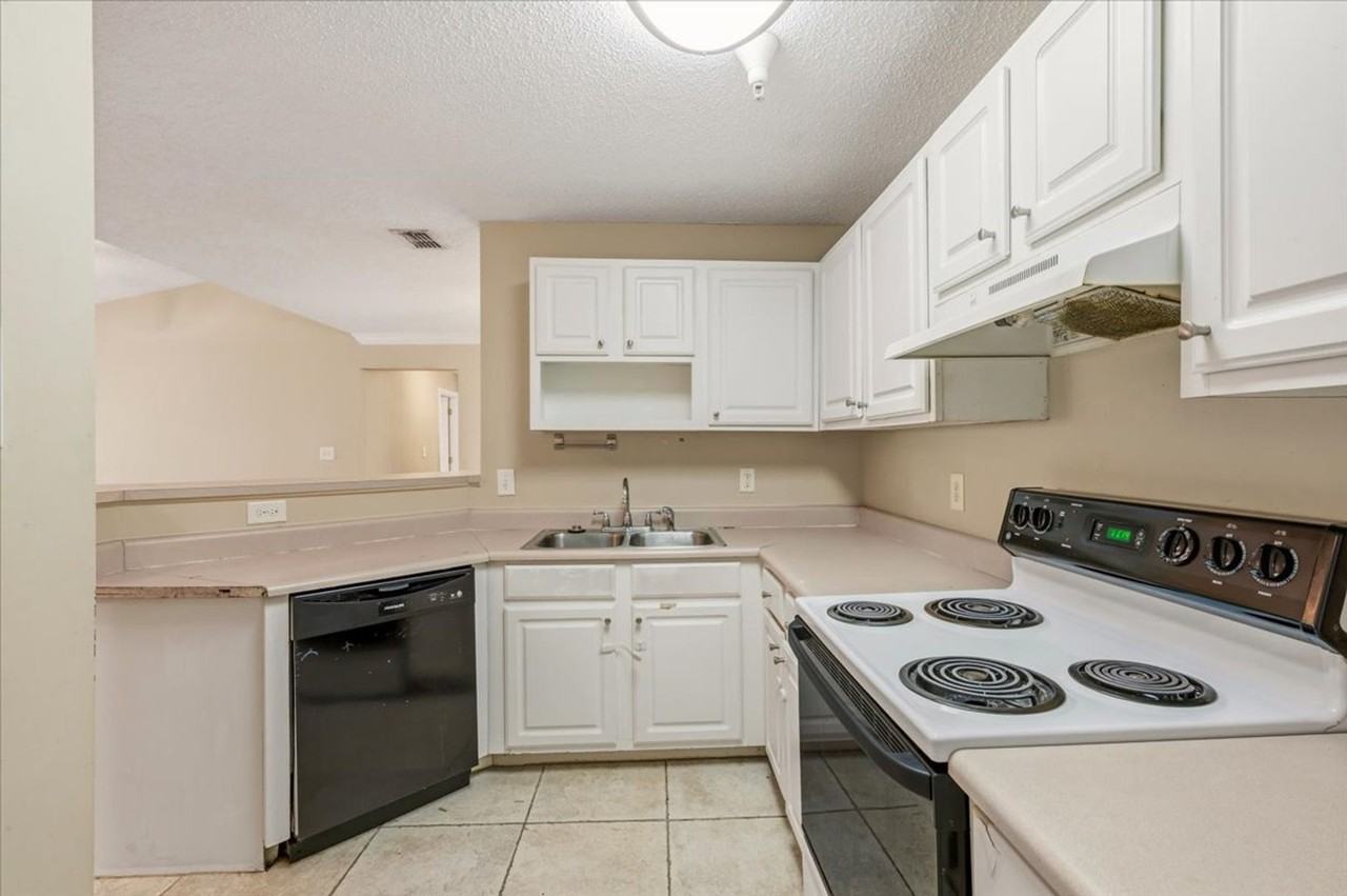 8307 Walden Park Dr - Photo 3 of 35