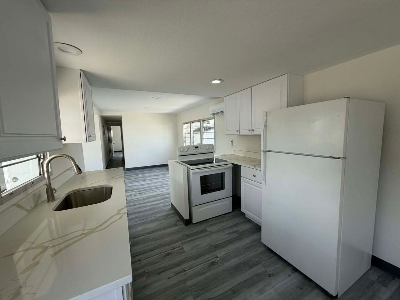 102 Amber Ave - Photo 2 of 8