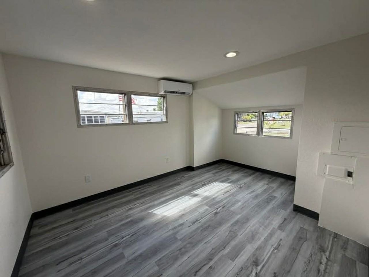 102 Amber Ave - Photo 6 of 8