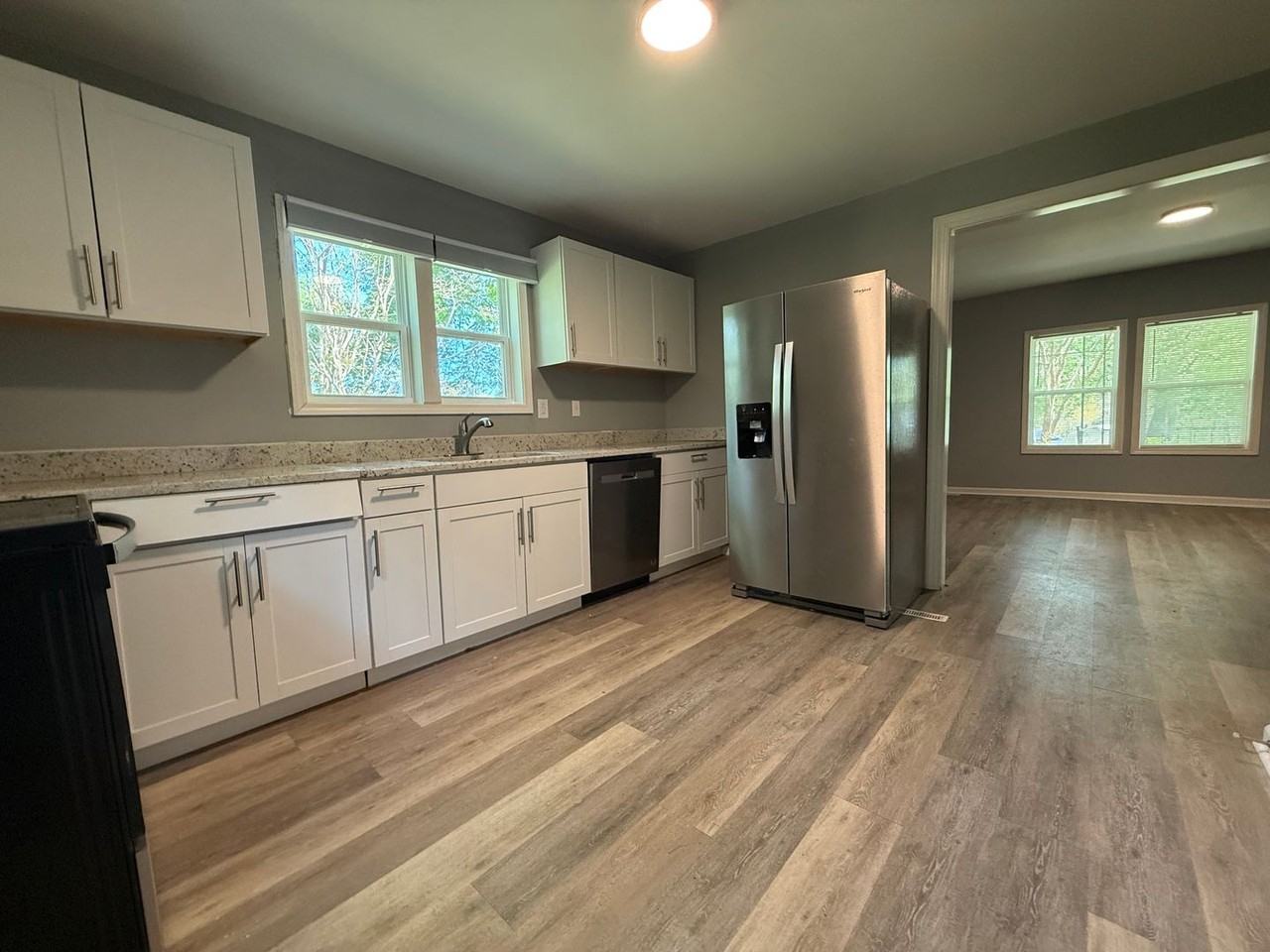 1229 Jenkins St - Photo 3 of 7