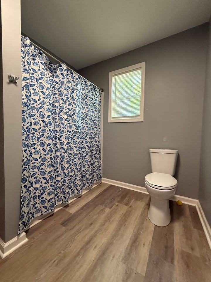 1229 Jenkins St - Photo 4 of 7