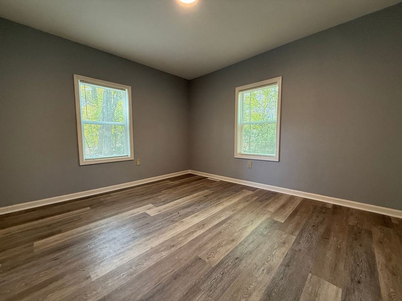 1229 Jenkins St - Photo 5 of 7