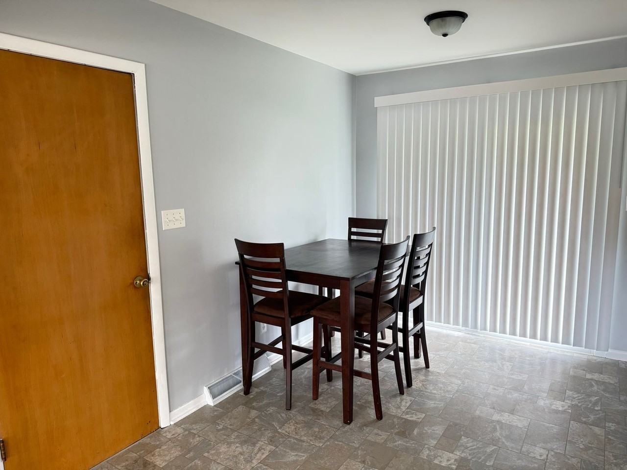 500 Highpoint Rd - Photo 5 of 15