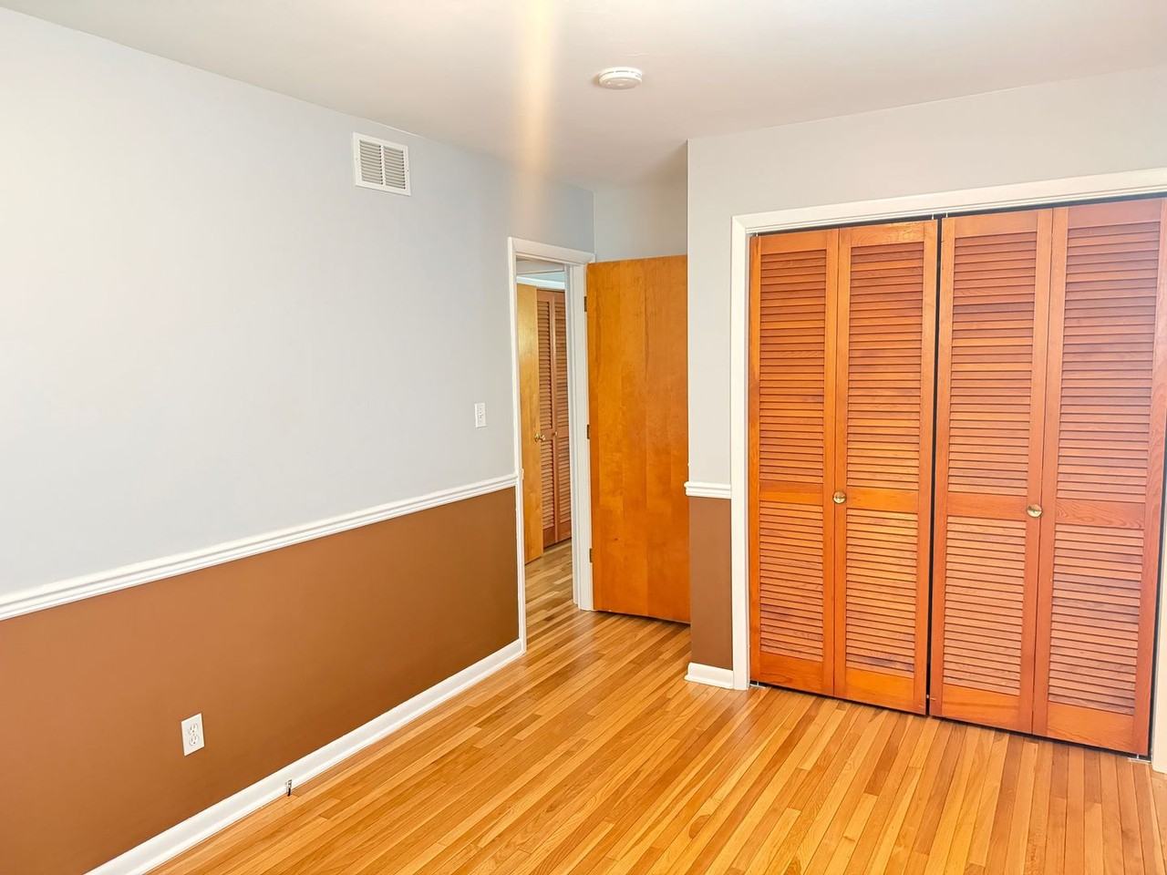 500 Highpoint Rd - Photo 6 of 15