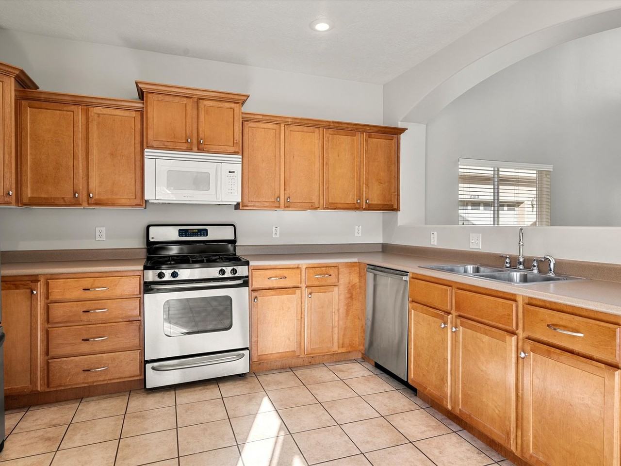 6171 S 1375 E - Photo 7 of 28