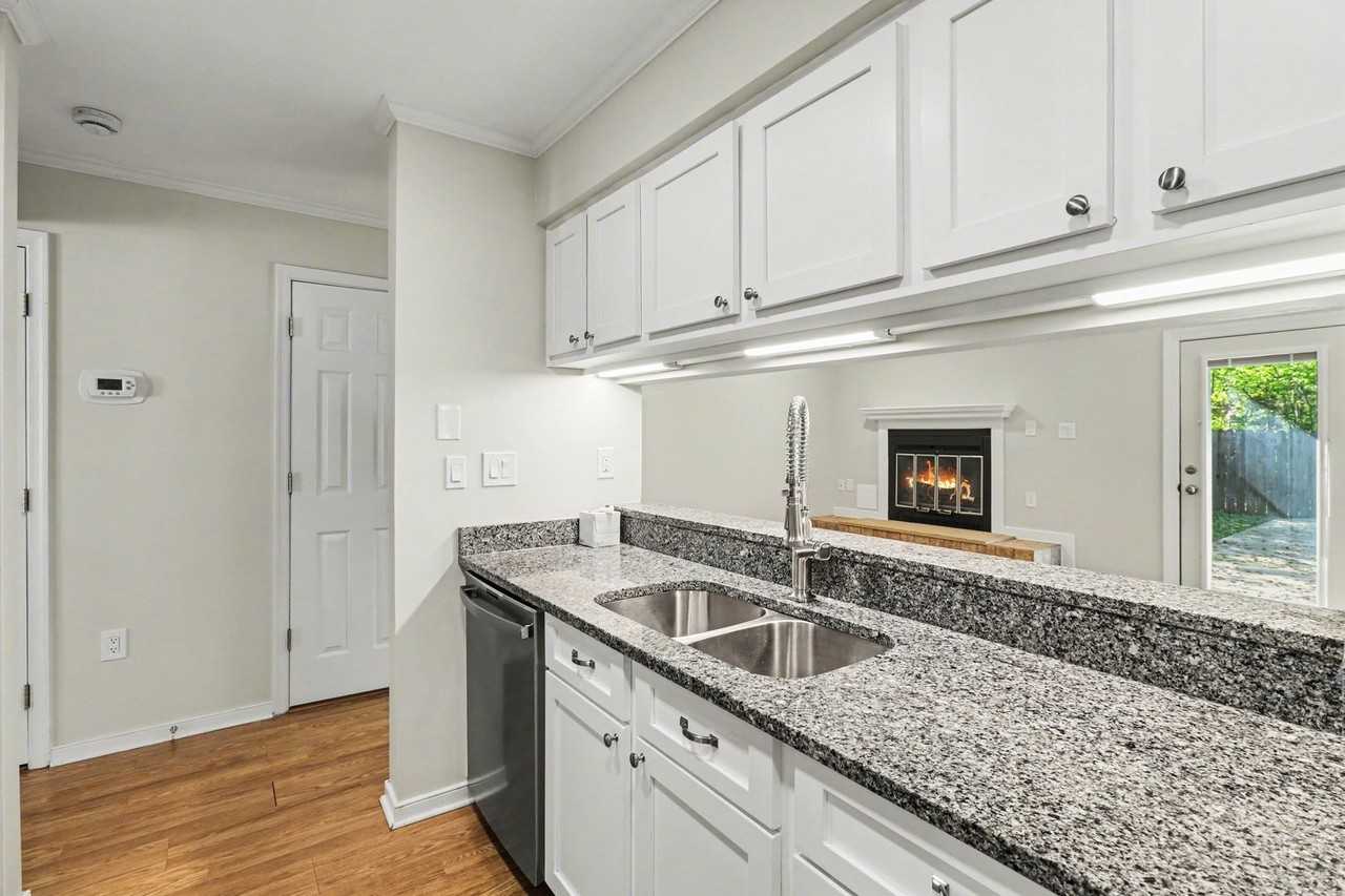 12319 Sir James Ct - Photo 6 of 24