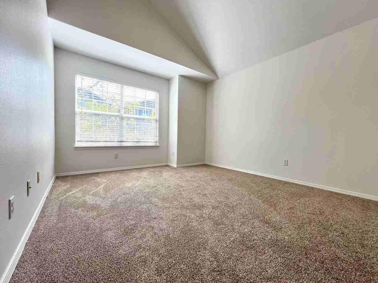 17853 Sw Wakem St - Photo 2 of 25