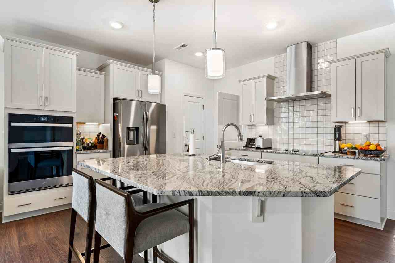 1017 Prominence Dr - Photo 4 of 21