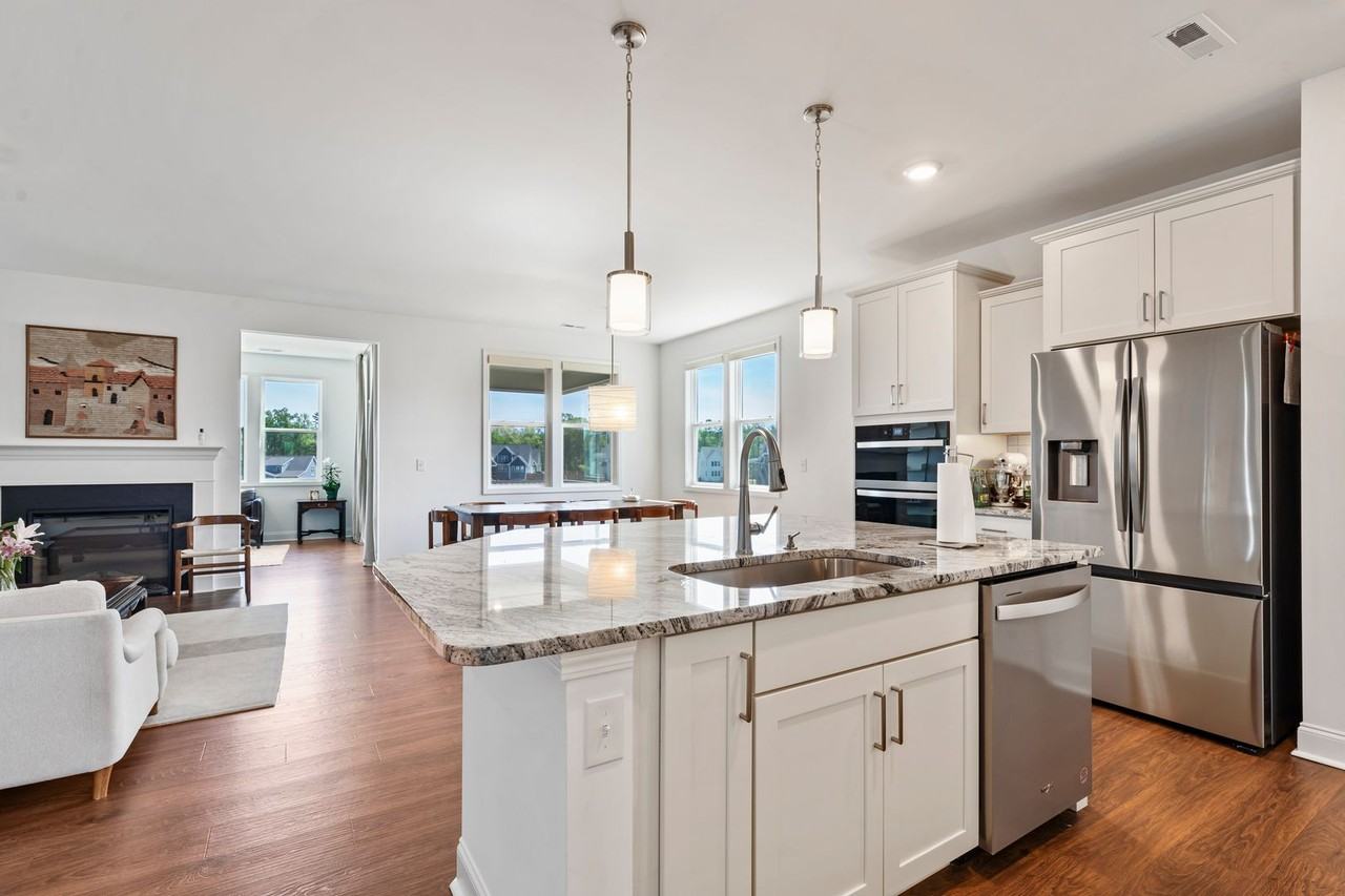 1017 Prominence Dr - Photo 5 of 21