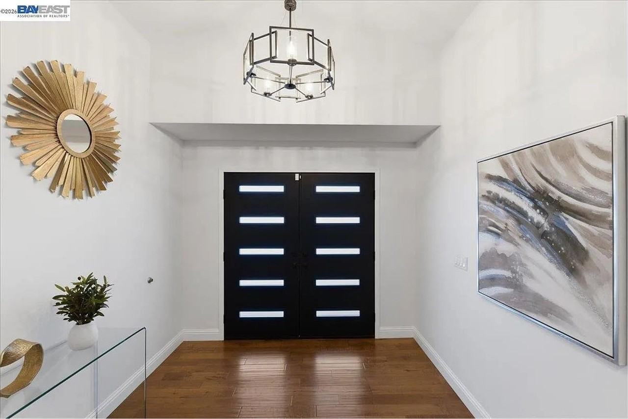 706 Wisteria Dr - Photo 4 of 34