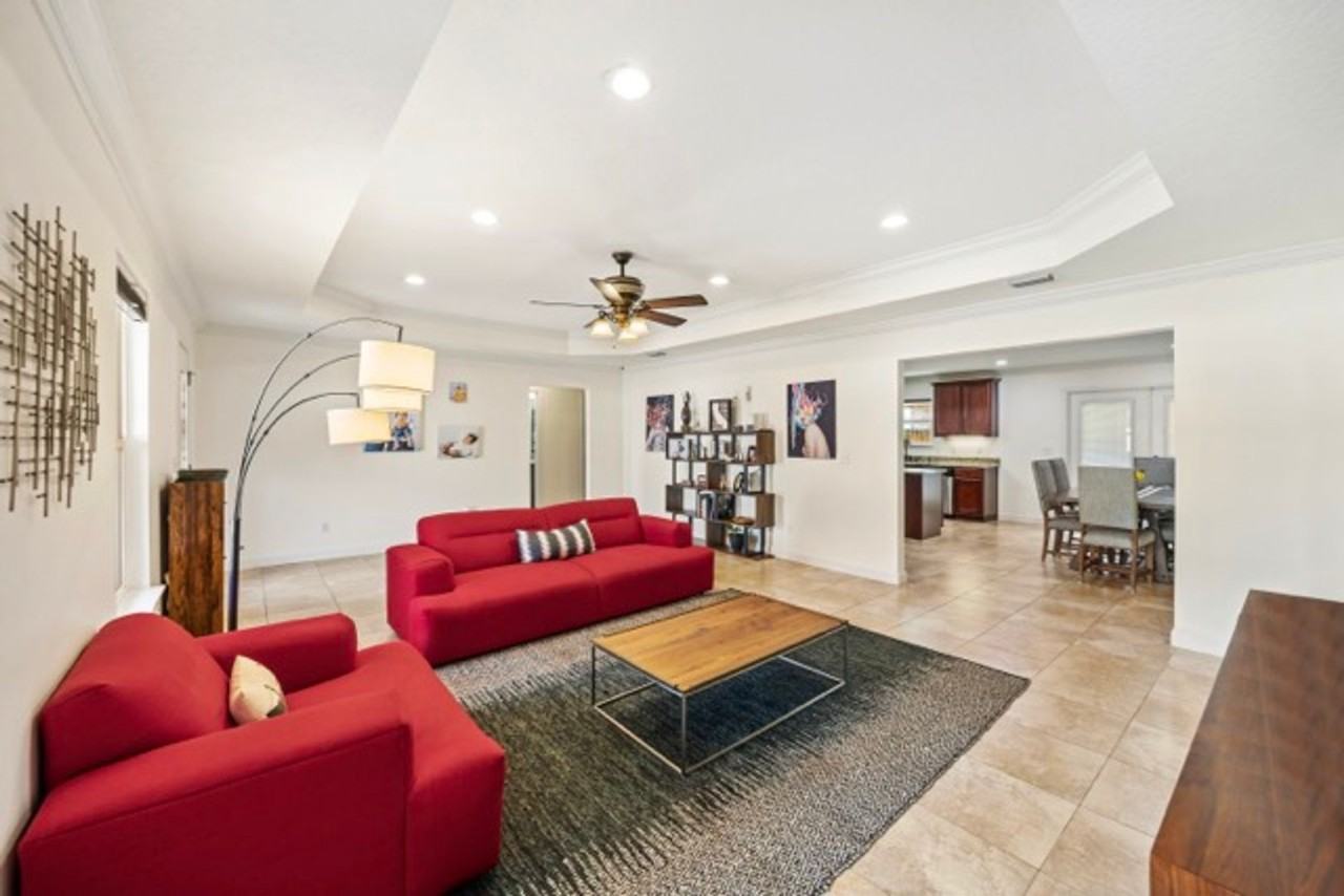 701 Hart St - Photo 4 of 34