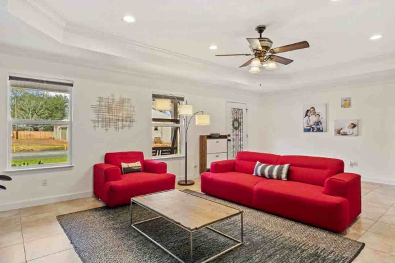 701 Hart St - Photo 5 of 34