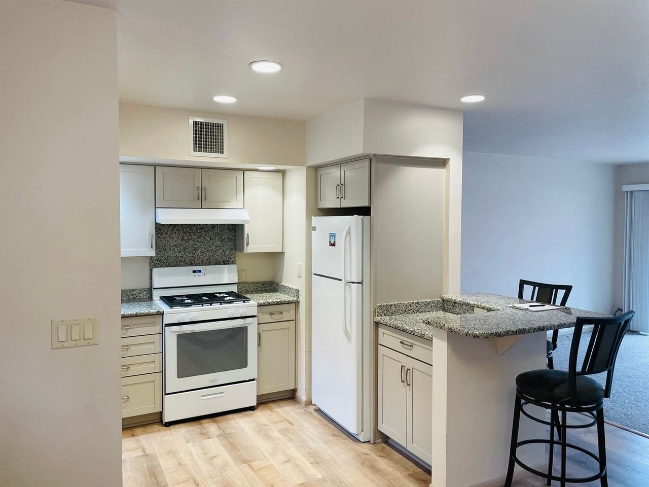 230 Arroyo Sienna Dr - Photo 4 of 18