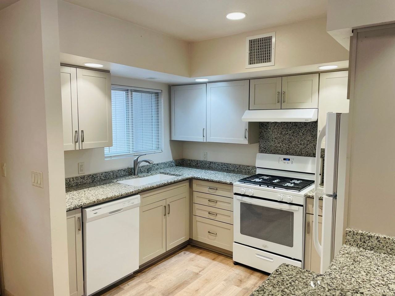 230 Arroyo Sienna Dr - Photo 5 of 18