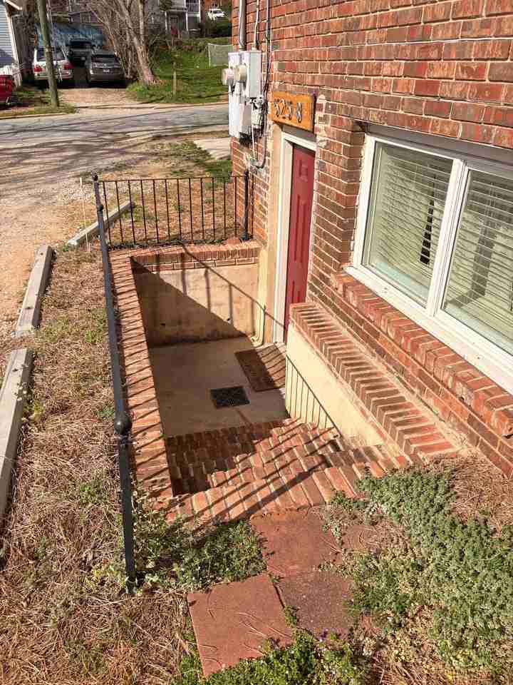 525 W Hancock Ave - Photo 2 of 11