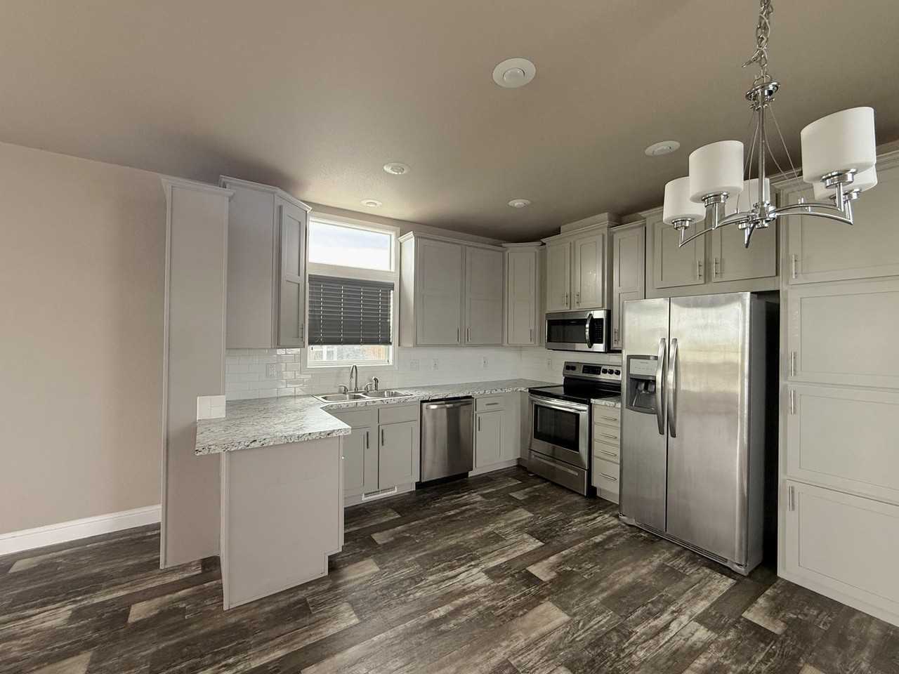 1067 1067 W Thornton Road - Photo 3 of 22