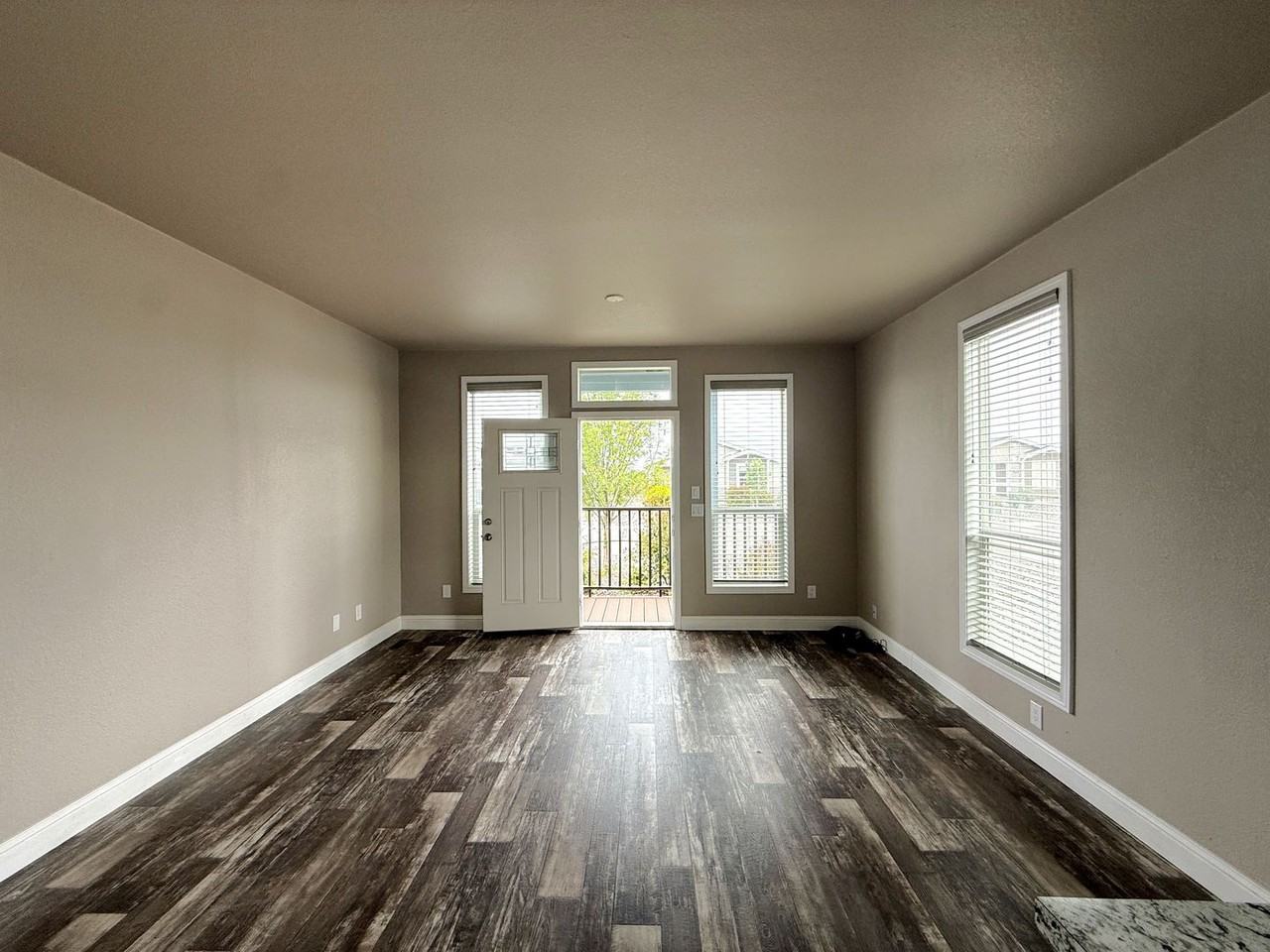 1067 1067 W Thornton Road - Photo 4 of 22