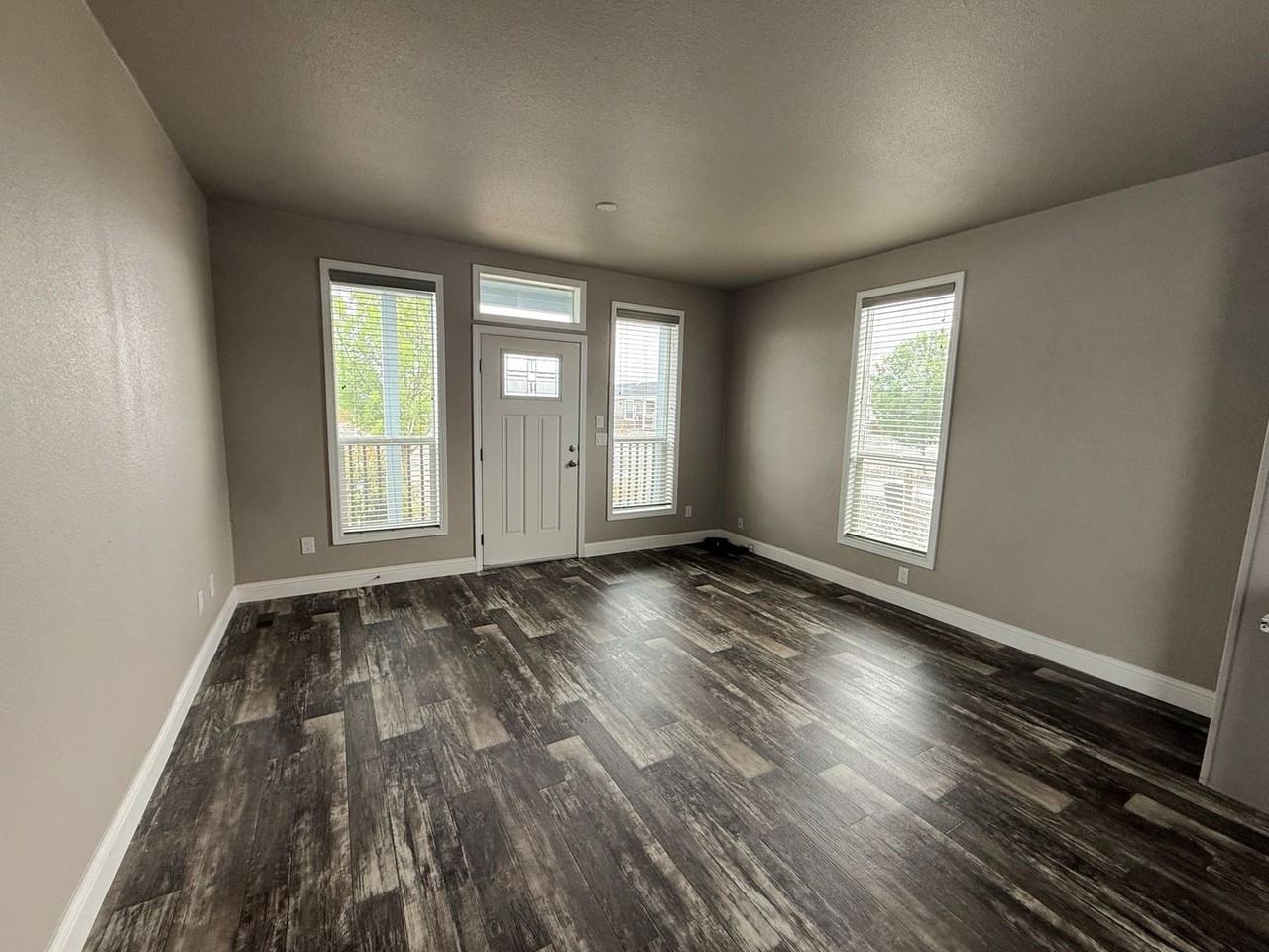 1067 1067 W Thornton Road - Photo 6 of 22