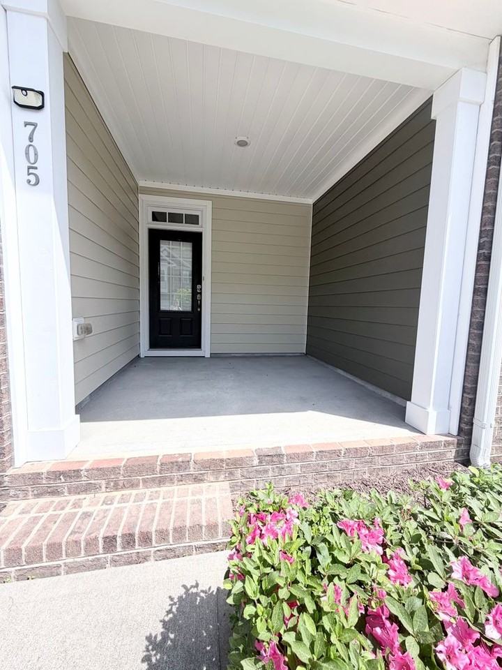 705 Treviso Ln - Photo 2 of 33