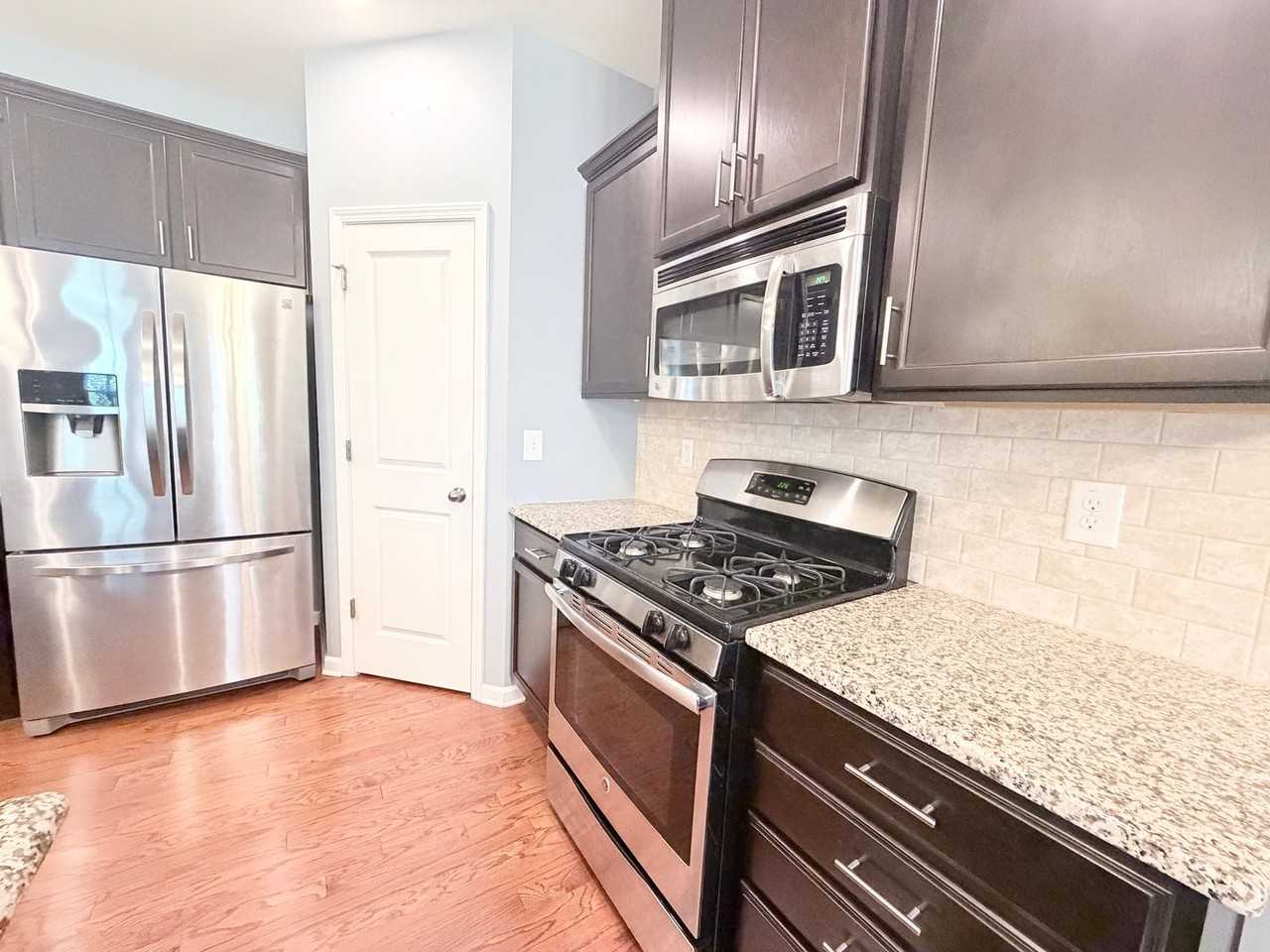 705 Treviso Ln - Photo 7 of 33