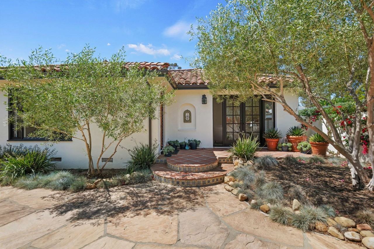 3035 Samarkand Dr - Photo 5 of 37