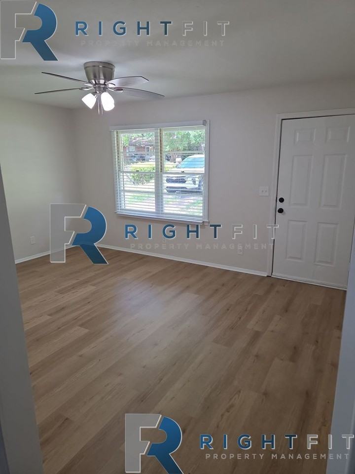 4768 Wellborn Dr - Photo 4 of 14