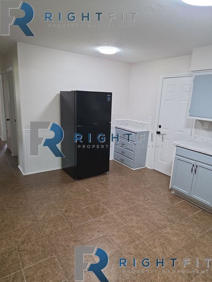 4768 Wellborn Dr - Photo 6 of 14