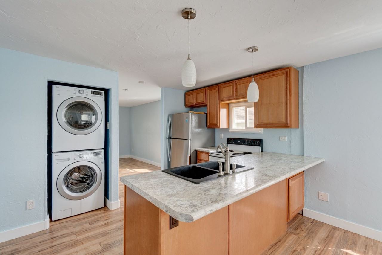 1210 Se Pioneer Way - Photo 2 of 17