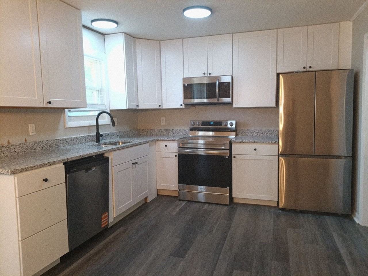 3412 Kensington Dr S - Photo 2 of 8